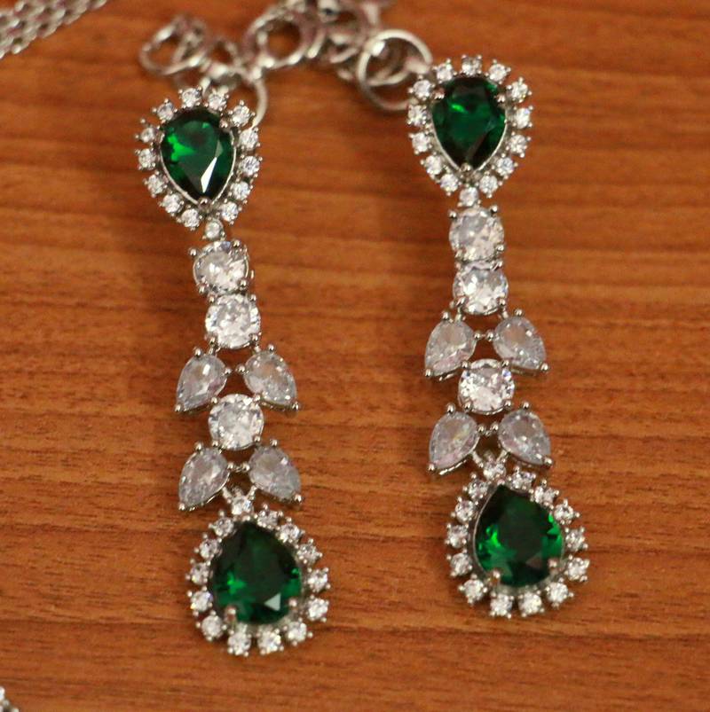 Emarald Green Royal Sqaure Solitaire Diamond Necklace Set for Women-DU –  www.soosi.co.in